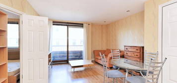 Flat to rent in Gun Wharf, 124 Wapping High Street, Wapping, London E1W.