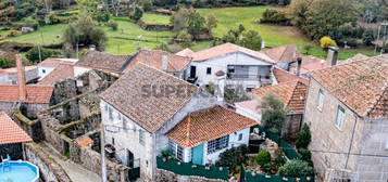 Moradia com espaço exterior nas periferias da Guarda