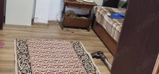 Închiriez apartament cu 2 camere