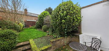 Property to rent in Highwood Hill, London NW7