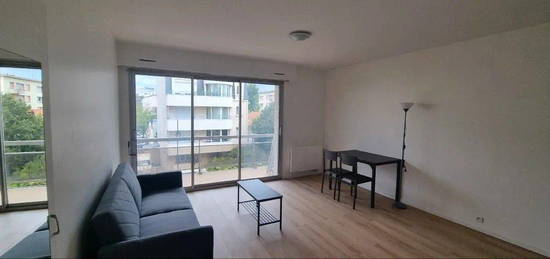 Studio meublé  à louer, 1 pièce, 27 m², Étage 2/–