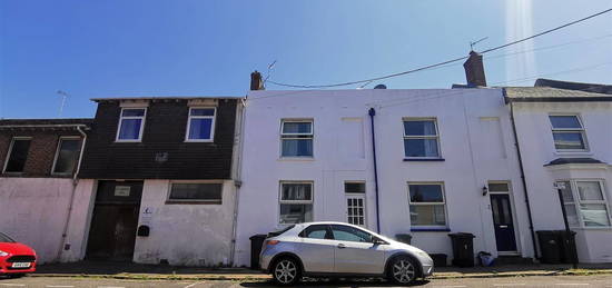 Terraced house to rent in Milton Road, Brighton BN2