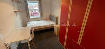 4 bed flat to rent