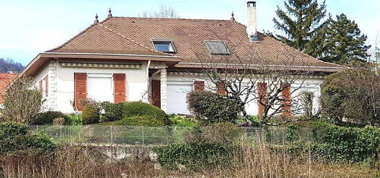 Claix – La Croix Blanche – Très belle villa - 139 m2 de plain-pied, au total 242 m2 - superbe vue – emplacement privilégié, proche toutes commodités - calme (dans impasse) – clim réversible récente