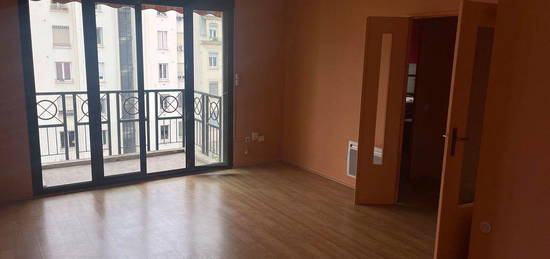 Location de Bel Appartement T1 Bis de 36,60 m2 avec Balcon à Lyon 7ème