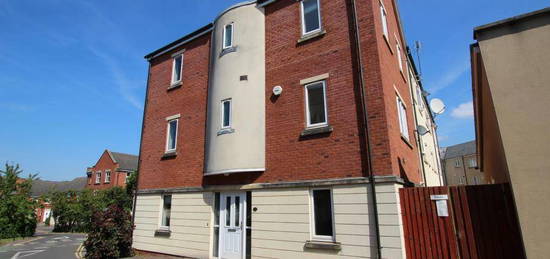 8 bedroom terraced house