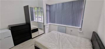 Room to rent in Kingston Road, Luton, Bedfordshire LU2
