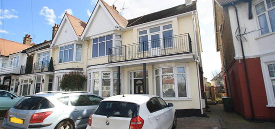 Flat to rent in Crowstone Avenue, Fff, Westcliff On Sea SS0