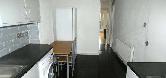 Maisonette to rent in Churchill Walk, London E9