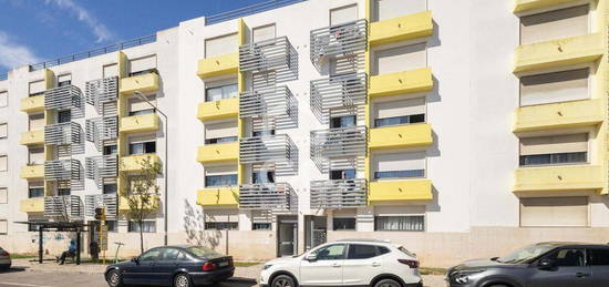 Apartamento T3 de áreas generosas e excelente orientação solar, no Mon