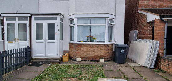 3 bed semi-detached house to rent