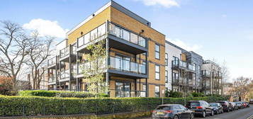 Flat for sale in Guildford, Surrey GU1