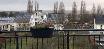 3 ZKBB mit traumhaftem Ausblick in zentraler Lage, inkl. Küche & mit zweckmässigem Grundriss