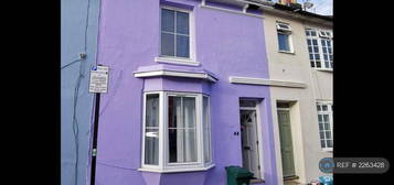 5 bedroom terraced house