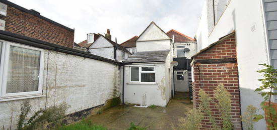 Flat to rent in Stoke Road, Gosport, Hampshire PO12