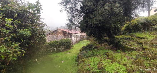 Casa para restauro, em plena serra, o sonho de quem gosta do contacto com a natureza