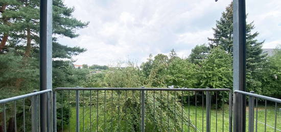 Teilmöbliertes helles Apartment mit Balkon, zentral in Seidnitz