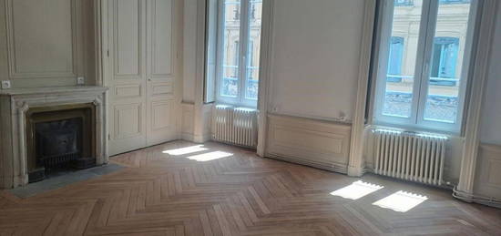 Appartement  à louer, 3 pièces, 1 chambre, 109 m²