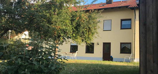 Wohnung mit Garten und Carport