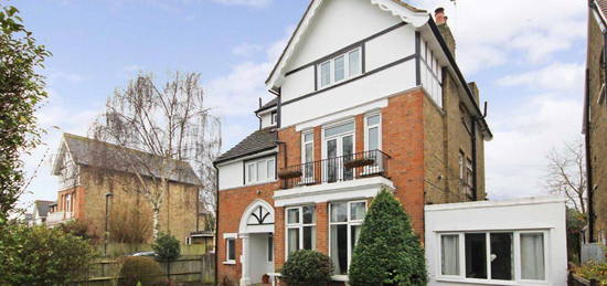 Flat to rent in Wellington Road, Hampton Hill, Hampton TW12