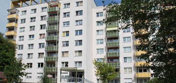 2-Raum-Wohnung mit Loggia, gr. Wohnküche und Aufzug