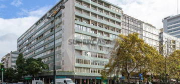 Apartamento T5 na Avenida da República | prédio da Sombra | centro de Lisboa