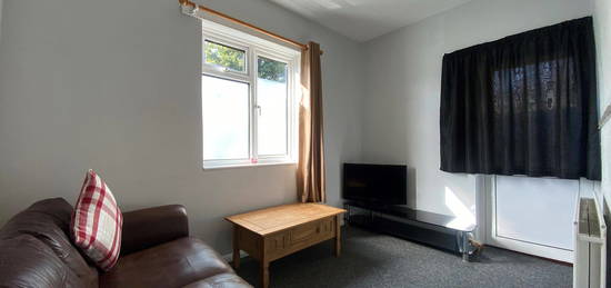 Flat to rent in Kingsland Road, Hemel Hempstead HP1