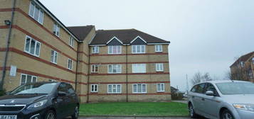 Flat to rent in Lewes Close, Grays, Essex RM17