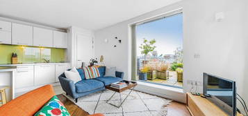 Flat for sale in Deals Gateway, London SE13