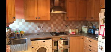 Maisonette to rent in Queens Walk, Ruislip HA4