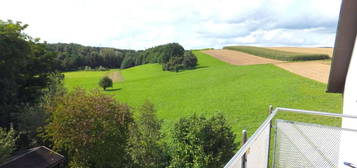 Großzügige 4 1/2 Zimmer-Wohnung in kleiner Wohneinheit mit Blick ins Grüne!