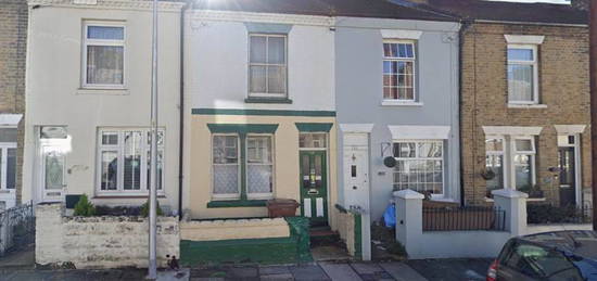 Terraced house to rent in Devonshire Road, Gillingham ME7