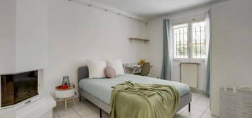 Chambre de service meublée  à louer, 5 pièces, 5 chambres, – m²