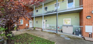 2 bedroom ground floor flat for sale