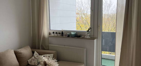 Freundliche 2-Zimmer-Wohnung mit Balkon und Einbauküche in Bochum