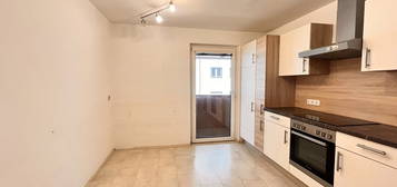 Großzügige 7-Zimmer-Wohnung in Lienz: Renovierungsbedürftig mit Balkon und Terrasse!