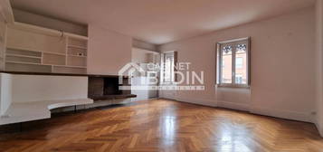 Location appartement 4 pièces 196 m²