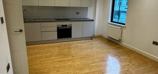 Flat to rent in Hounslow High Street, Hounslow TW3