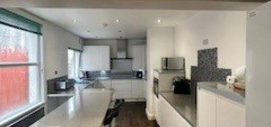 4 bedroom terraced house