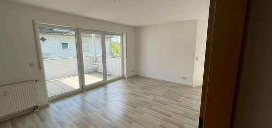 Erstbezug nach Renovierung - Zweizimmerwohnung mit großem Balkon in Neckartenzlingen