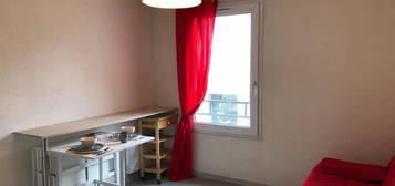 Studio meublé  à louer, 1 pièce, 19 m², Étage 1/–