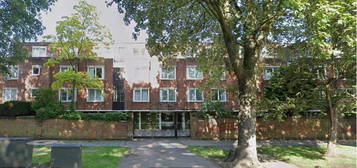 Flat to rent in De Parys Lodge, Bedford MK40