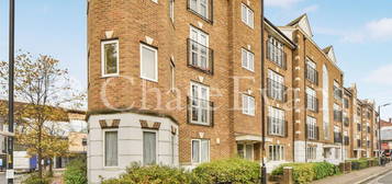 Flat to rent in Riddell Court, Albany Road, Camberwell SE5