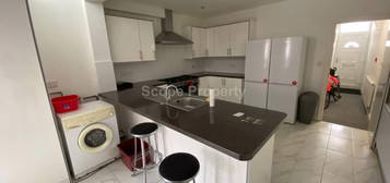 6 bedroom terraced house