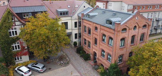 Loft DG-Wohnung mit Einbauküche und Stellplatz in Neustrelitz