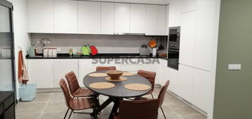 Apartamento T3 mobilado e totalmente equipado, pronto a habitar!!