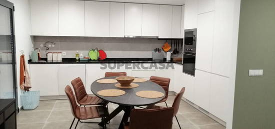 Apartamento T3 mobilado e totalmente equipado, pronto a habitar!!