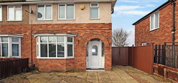 3 bedroom semi-detached house to rent