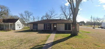 436 7th St, Hempstead, TX 77445