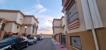 Chalet adosado en venta en Vegas del Genil